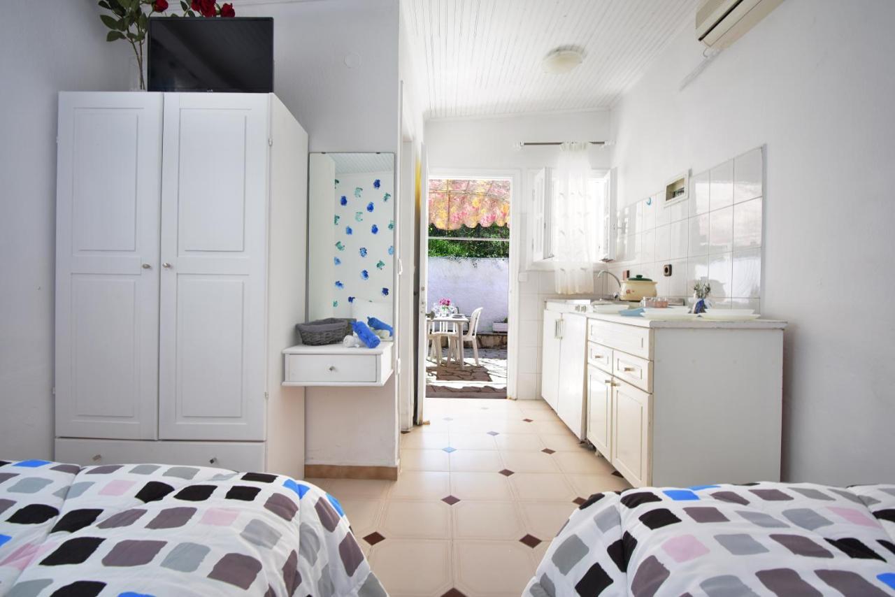 Merlyn Rooms Into The Nature, 100M From The Beach Dafnila Екстер'єр фото