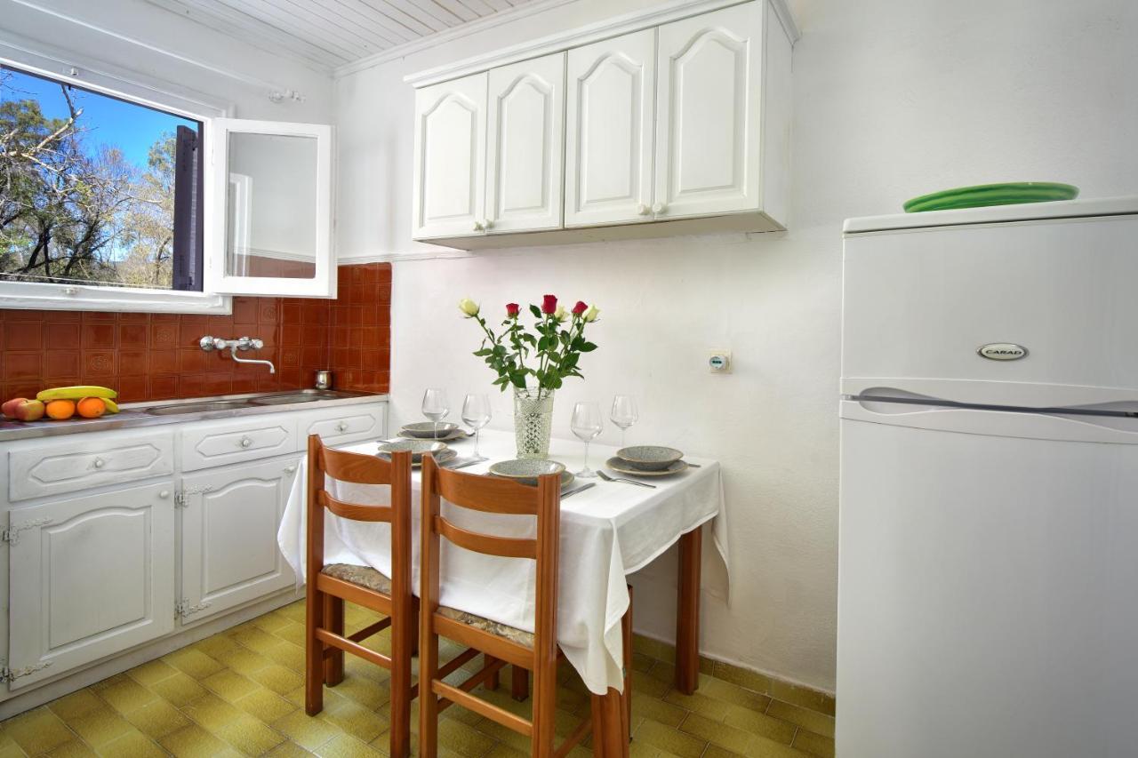 Merlyn Rooms Into The Nature, 100M From The Beach Dafnila Екстер'єр фото