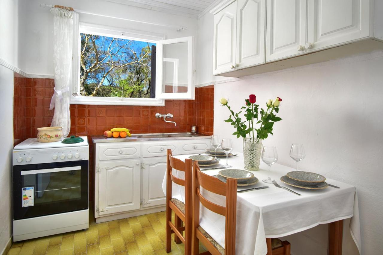 Merlyn Rooms Into The Nature, 100M From The Beach Dafnila Екстер'єр фото